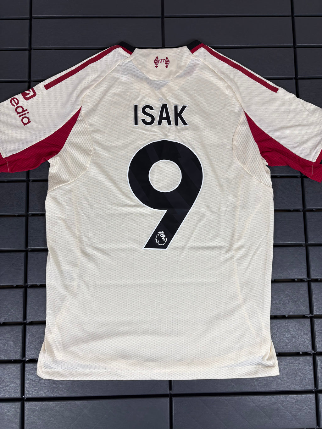 Liverpool FC - Isak Jersey