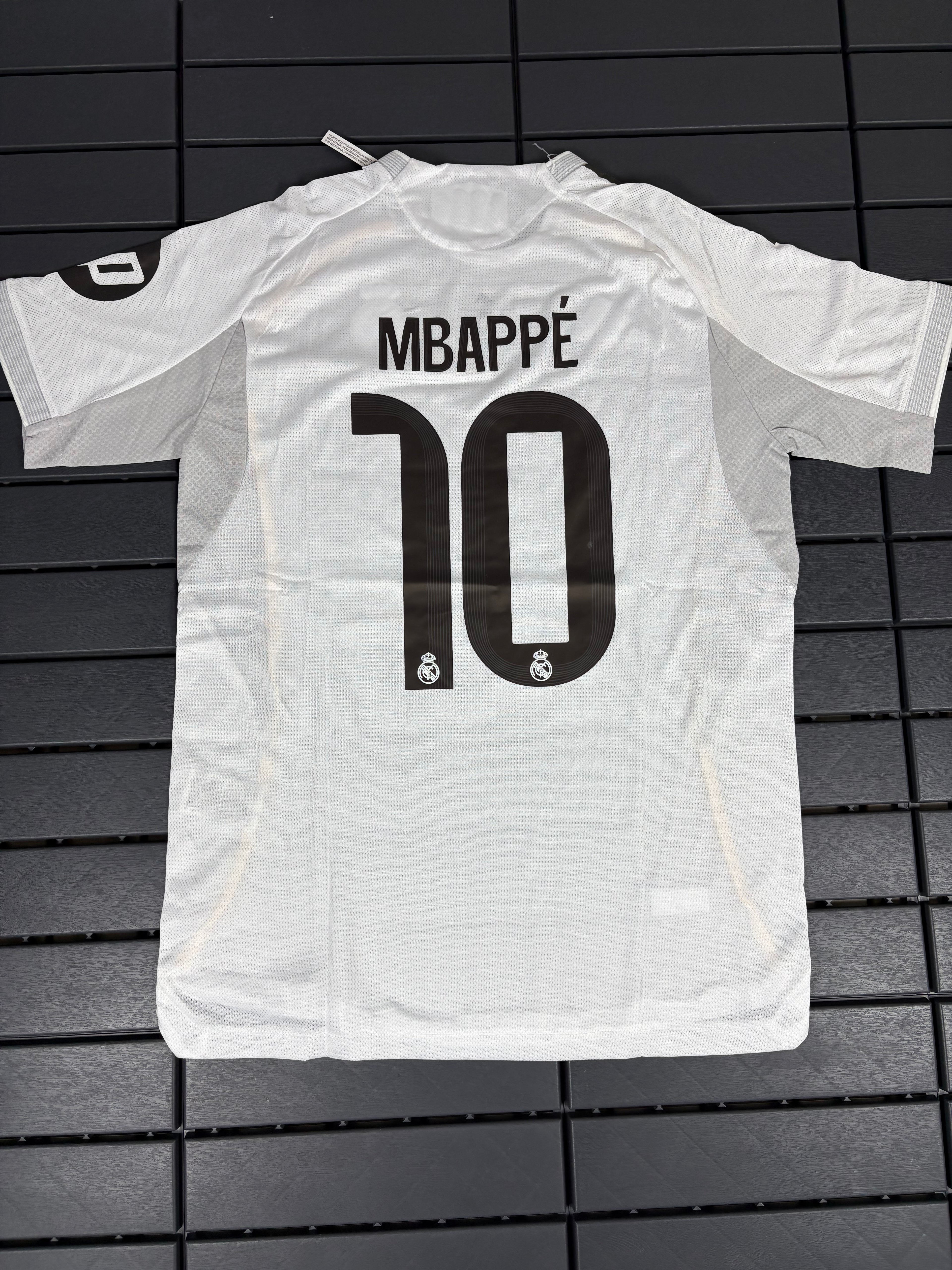 Real Madrid Home 25/26 - Mbappé Jersey