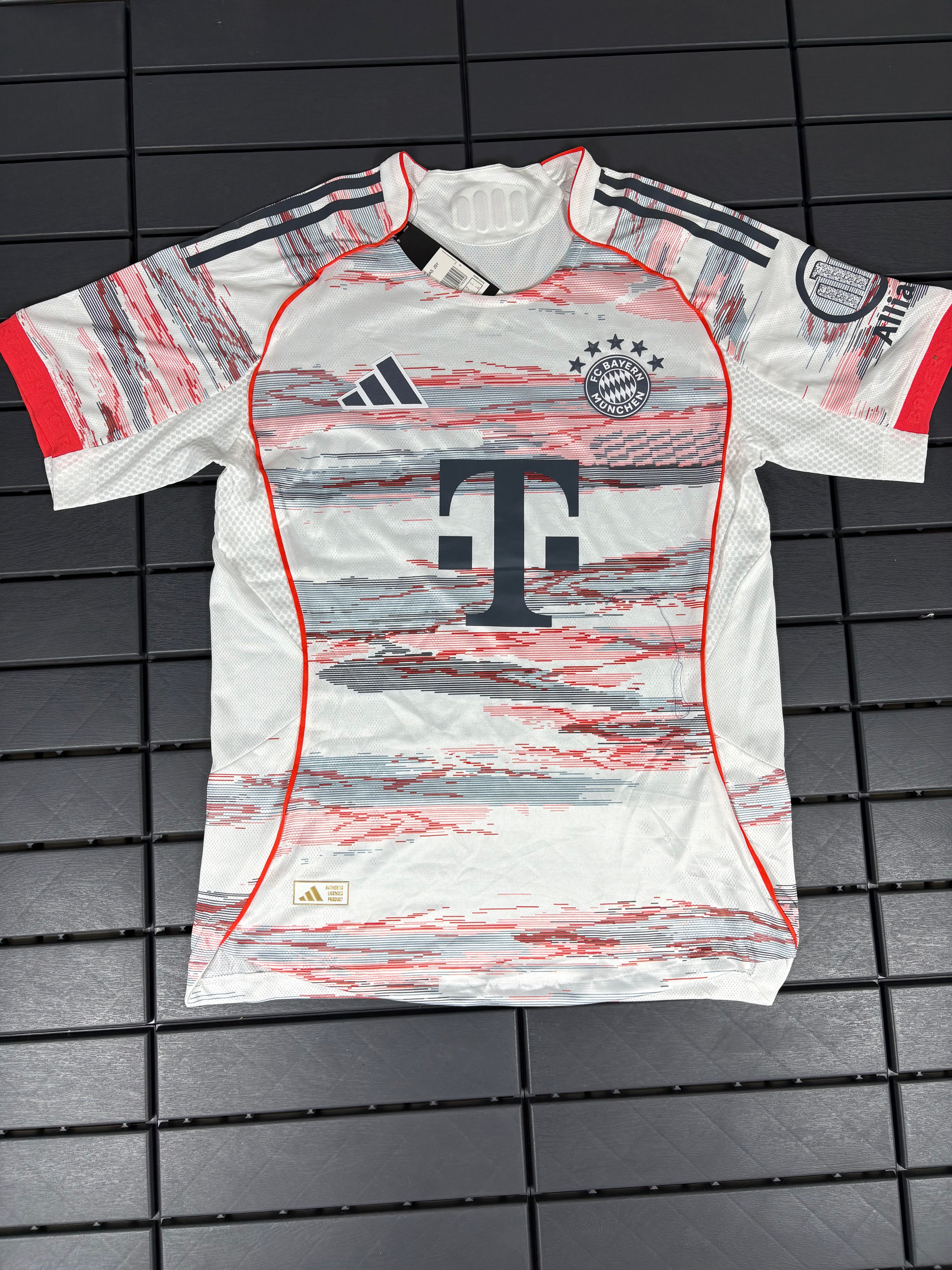 FC Bayern München - Olise Jersey